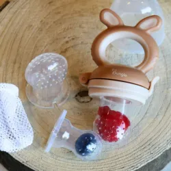 Bo Jungle Alimentador de frutas 4 en 1 Conejito