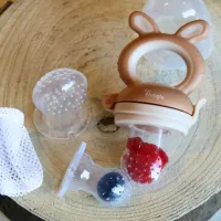 Bo Jungle Alimentador de frutas 4 en 1 Conejito